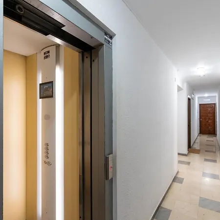 Apartamento Velarde-Maestranza Seville Exterior photo